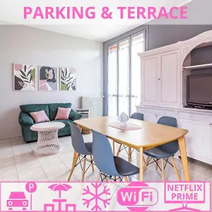 Apartment Parking & Terrace - Large 90 Mq - Self Check-in & Remote Access, Como